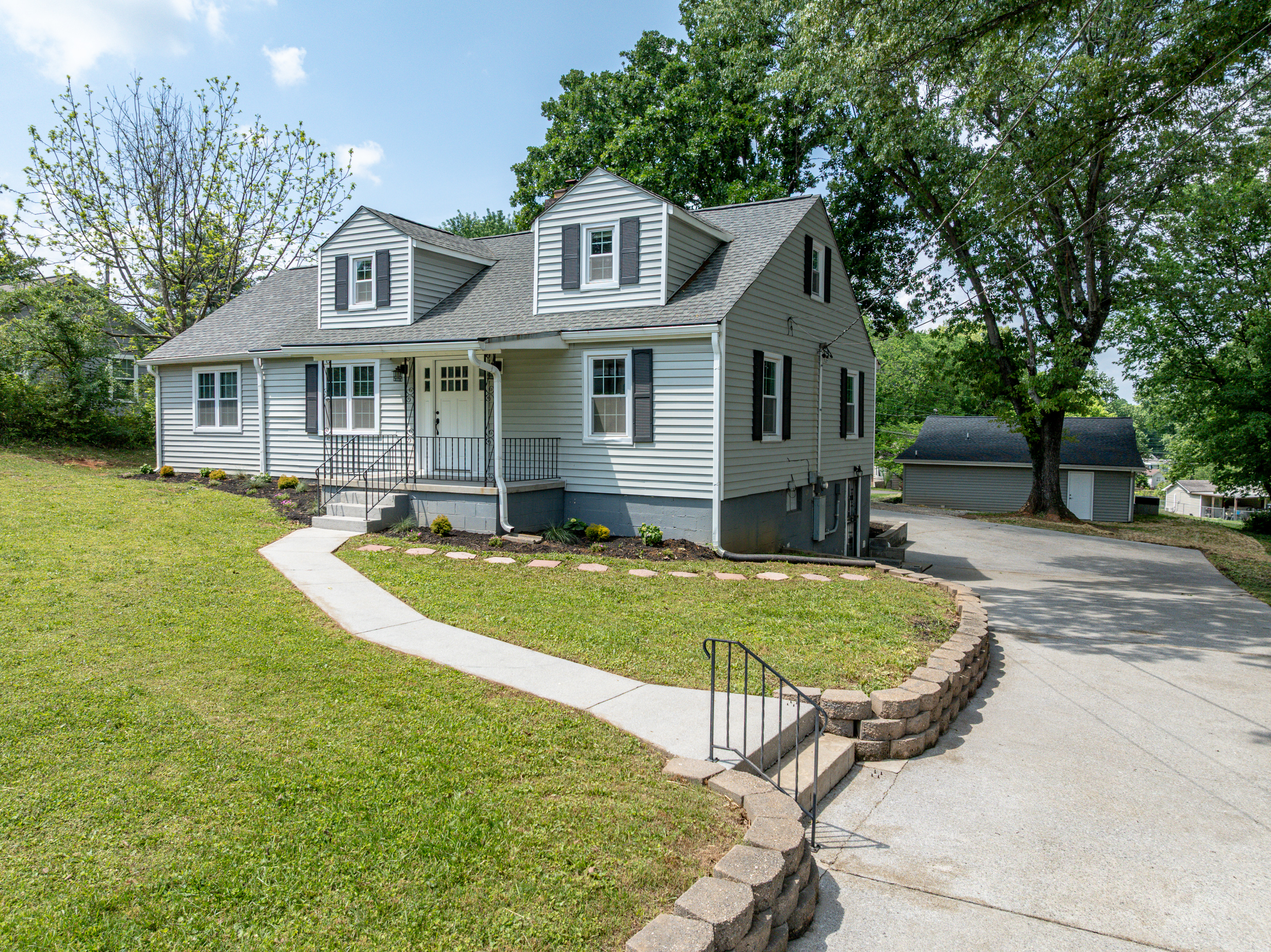 2208 Sanderson Road