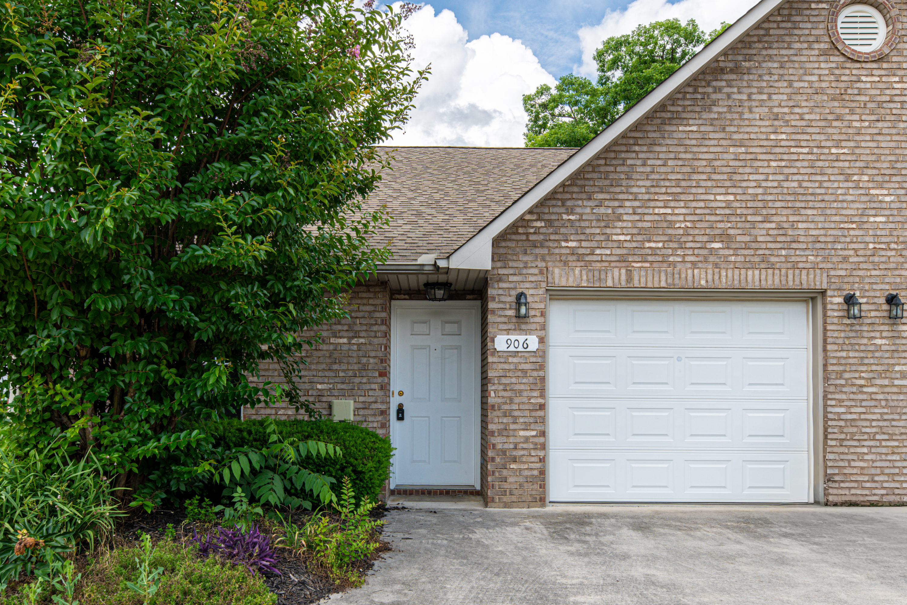 906 Mercer Drive - 1